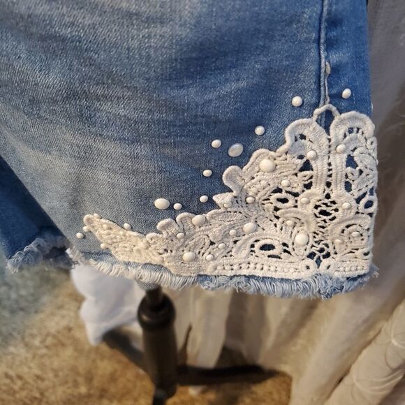 No Boundaries Embellished Jean Shorts Size 9 - Picture 3 of 7
